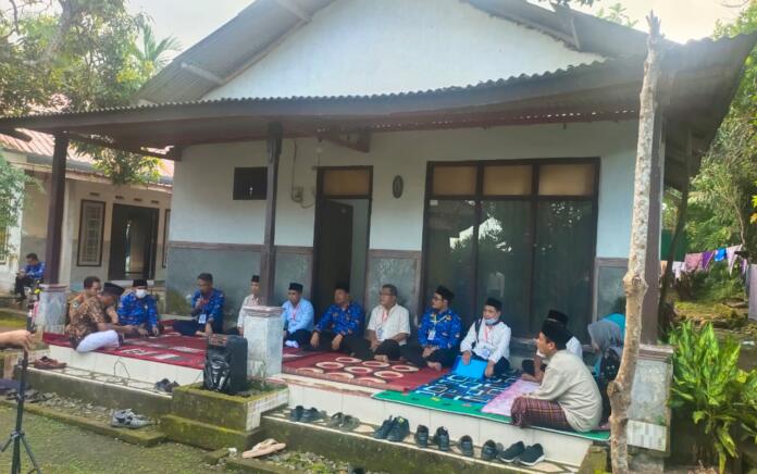 Tim Pemda Lombok Tengah Lakukan Visitasi Rumah Calon Penerima Beasiswa Kedokteran