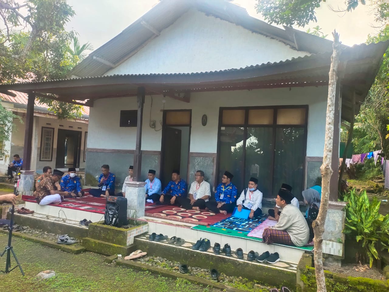 Tim Pemda Lombok Tengah Lakukan Visitasi Rumah Calon Penerima Beasiswa Kedokteran