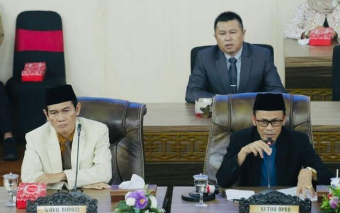 Sidang Paripurna: DPRD Lombok Tengah Setujui LKPJ Kepala Daerah Tahun Anggaran 2022