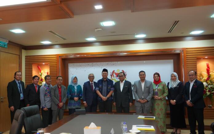 Gubernur NTB Bang Zul, Bertemu Menteri Pendidikan Malaysia