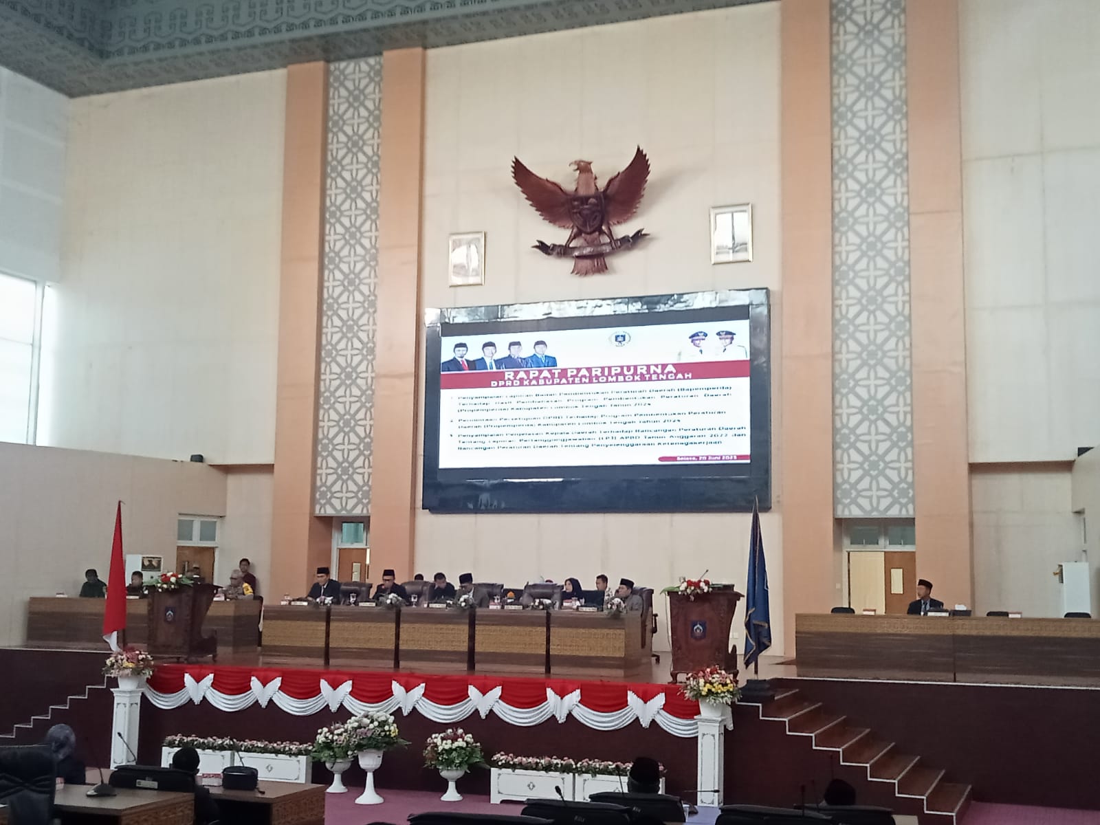 DPRD Lombok Tengah Gelar Sidang Paripurna Bahas Laporan Bapemperda 2024