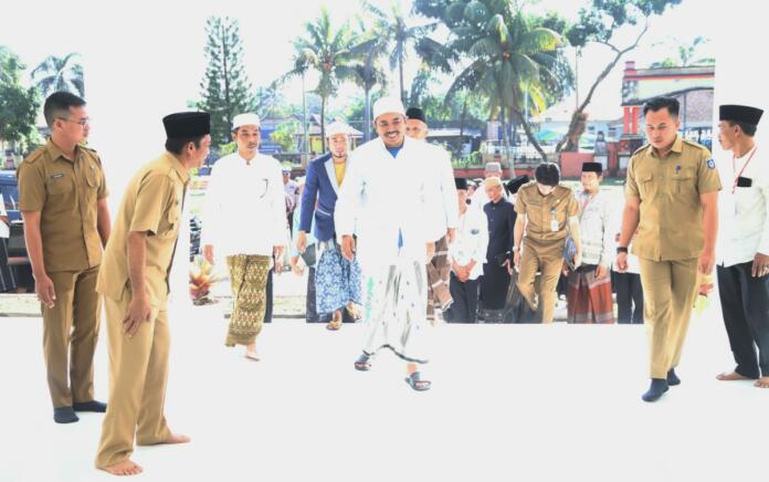 KHR. Kholil As'ad Dijadwalkan Pimpinan Acara Lombok Tengah Bersholawat