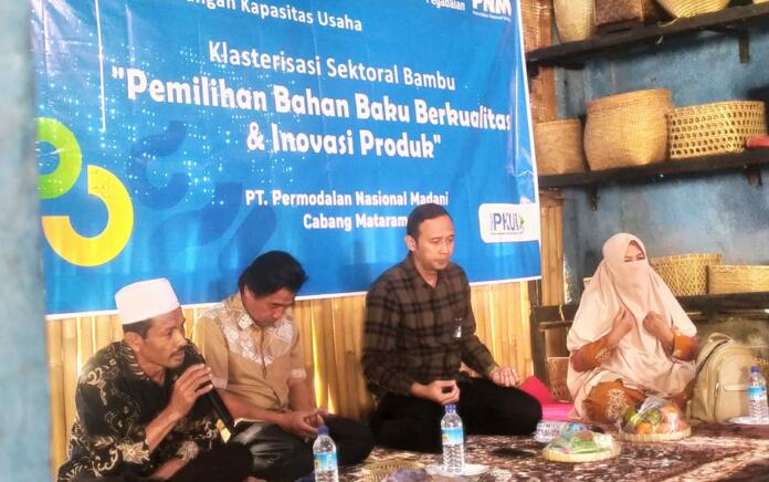 PNM Gelar Klasterisasi Kerajinan Bambu Bersama Nasabah