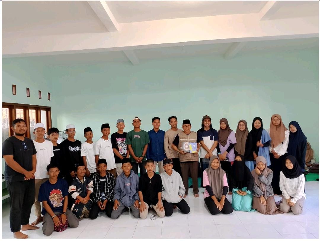 30 Pemuda Peneleh Jang Oetama Lakukan Pengabdian di Pulau Sumbawa NTB