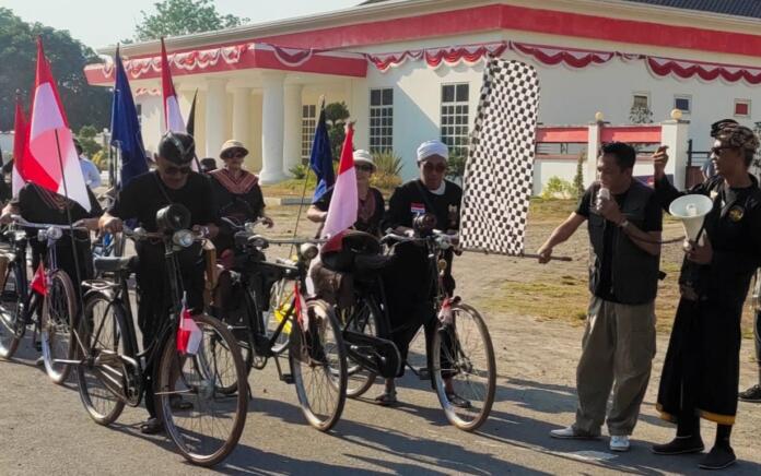 Dilepas Bupati Pathul Bahri, Kirab Bendera Pecinta Sepeda Ontel Meriahkan HUT Lombok Tengah