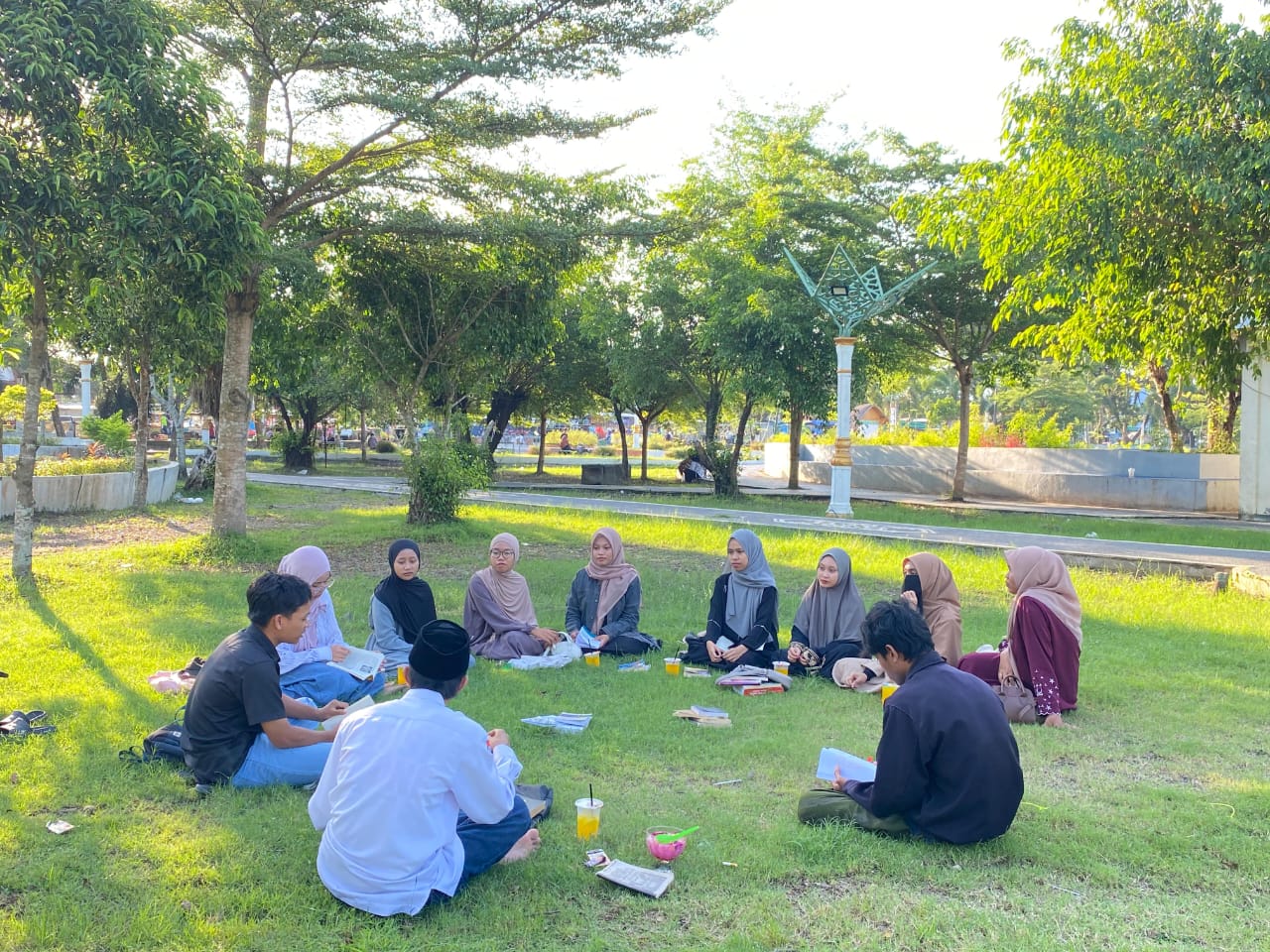 PD IPNW Lombok Tengah Inisiasi Pojok Baca di Alun-alun Tastura PD IPNW Lombok Tengah Inisiasi Pojok Baca di Alun-alun Tastura
