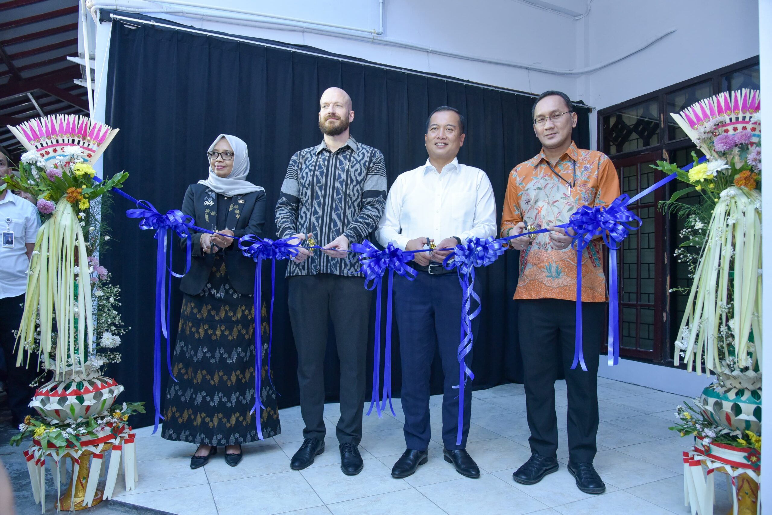 Permudah Informasi Bagi Pekerja Migran, Pemprov NTB Luncurkan MOVE.ID Permudah Informasi Bagi Pekerja Migran, Pemprov NTB Luncurkan MOVE.ID