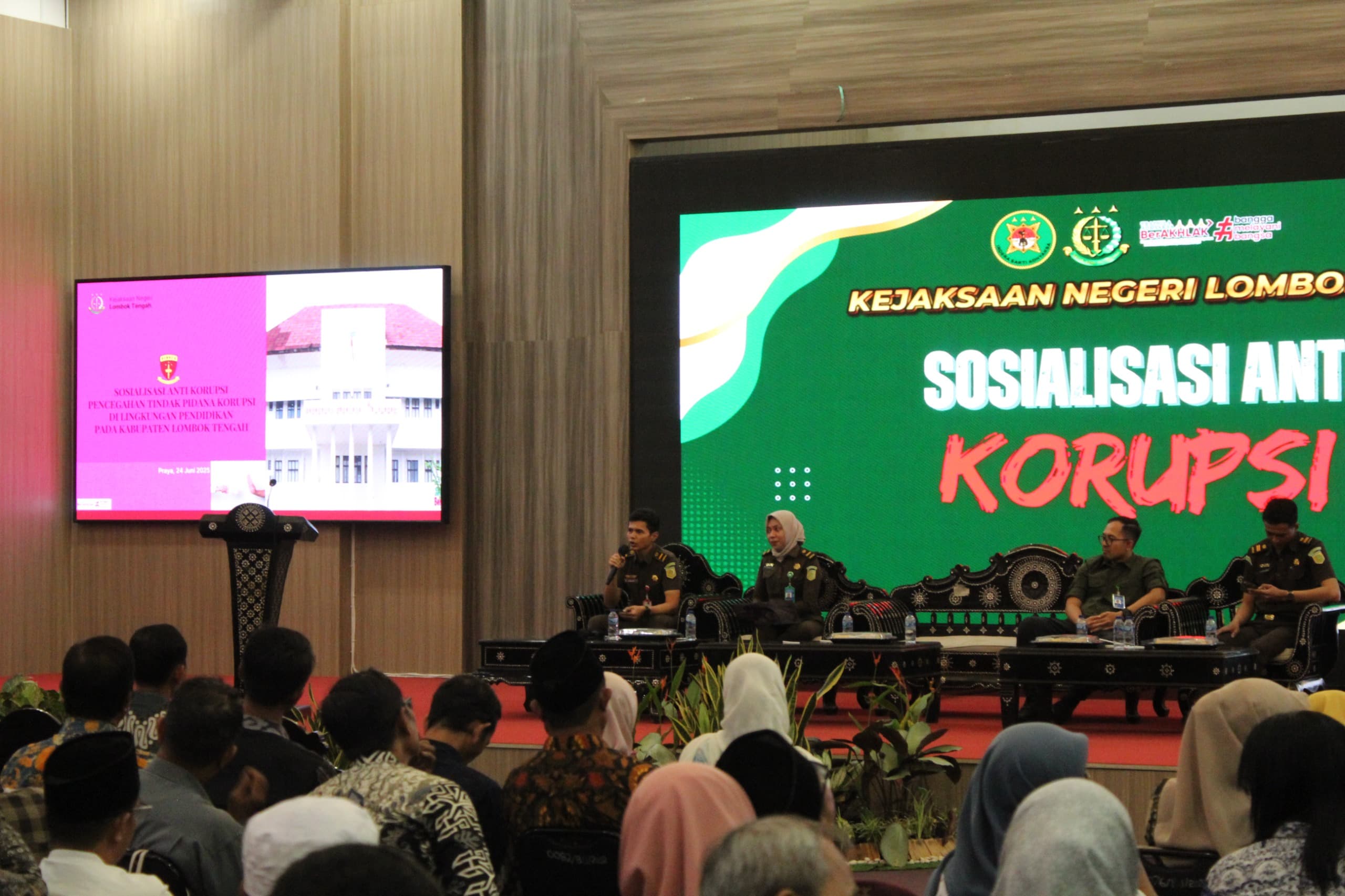 Kejaksaan Negeri Lombok Tengah Dorong Tata Kelola Pendidikan Bersih dan Bebas Korupsi Kejaksaan Negeri Lombok Tengah Dorong Tata Kelola Pendidikan Bersih dan Bebas Korupsi