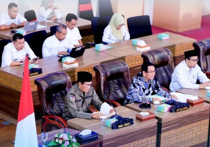 DPRD Lombok Tengah Gelar Rapat Paripurna Penyampaian Pandangan Fraksi Terkait Dua Raperda
