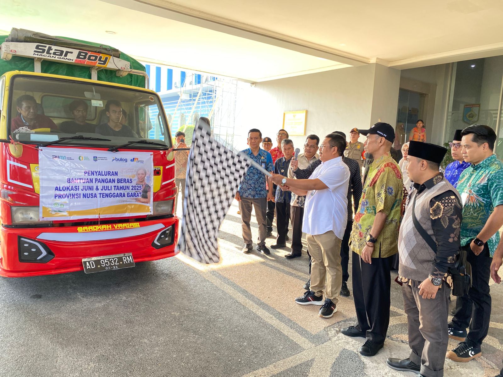 Lepas Bantuan Pangan Beras, Bupati LAZ : Pastikan Data Akurat untuk Tekan Kemiskinan
