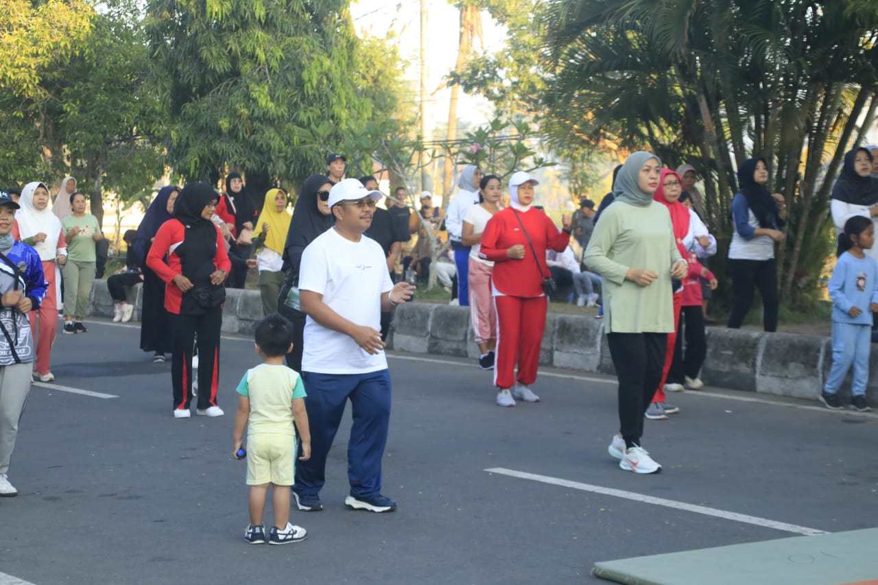Bupati LAZ: Fun Walk, Masyarakat Sehat dan UMKM Gembira Bupati LAZ: Fun Walk, Masyarakat Sehat dan UMKM Gembira