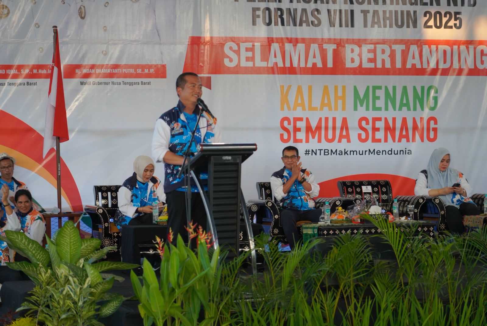Lepas Kontingen FORNAS VIII NTB, Ini Pesan Gubernur NTB Miq Iqbal