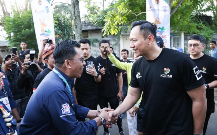 Dampingi Menko AHY Serahkan Sertifikat PTSL, Bupati LAZ: Lombok Barat Siap Bersinergi Dengan Pusat