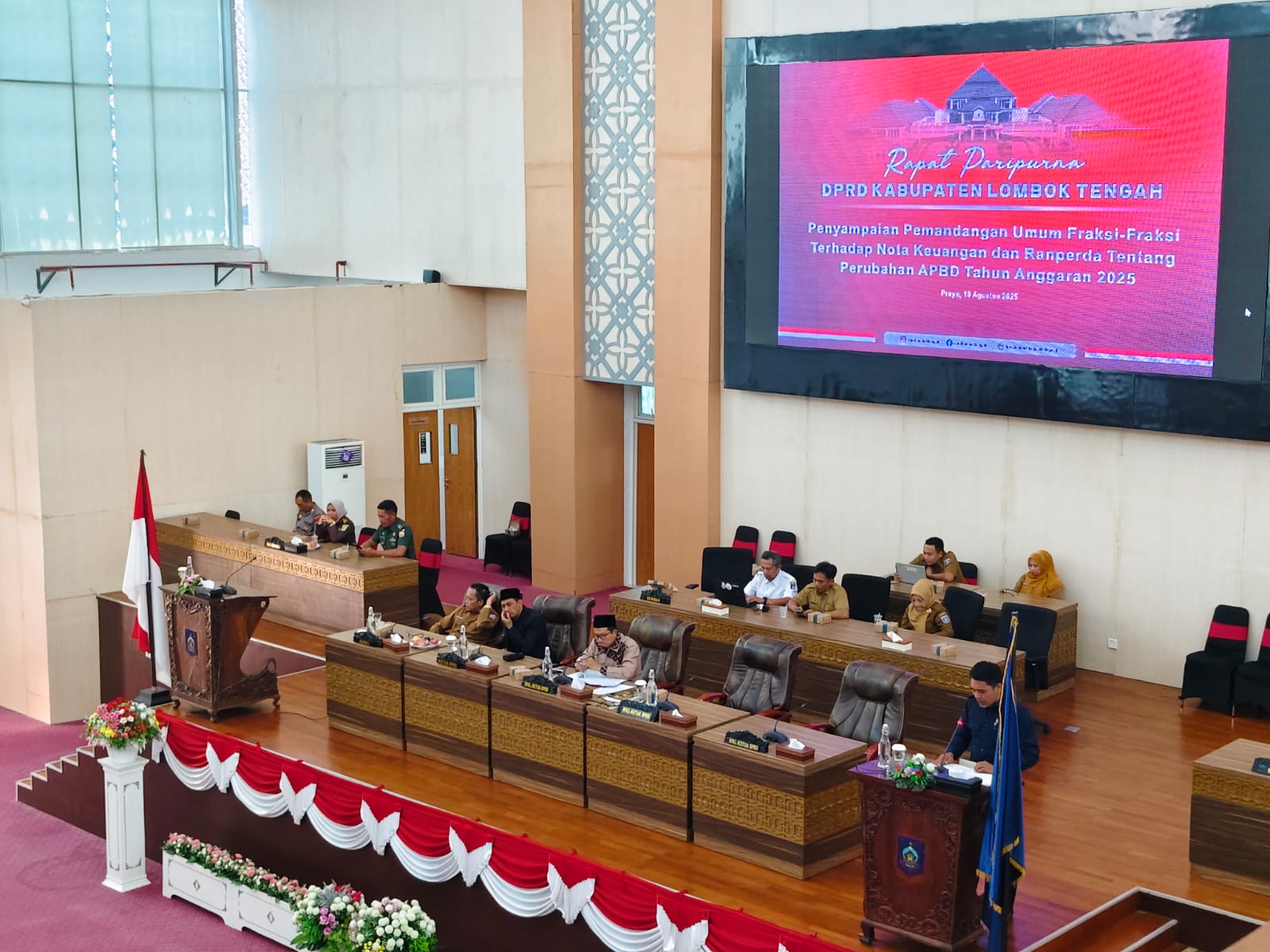 Fraksi NasDem Kritik Pengelolaan PAD dan Tuntut Percepatan Perbaikan Infrastruktur Fraksi NasDem Kritik Pengelolaan PAD dan Tuntut Percepatan Perbaikan Infrastruktur