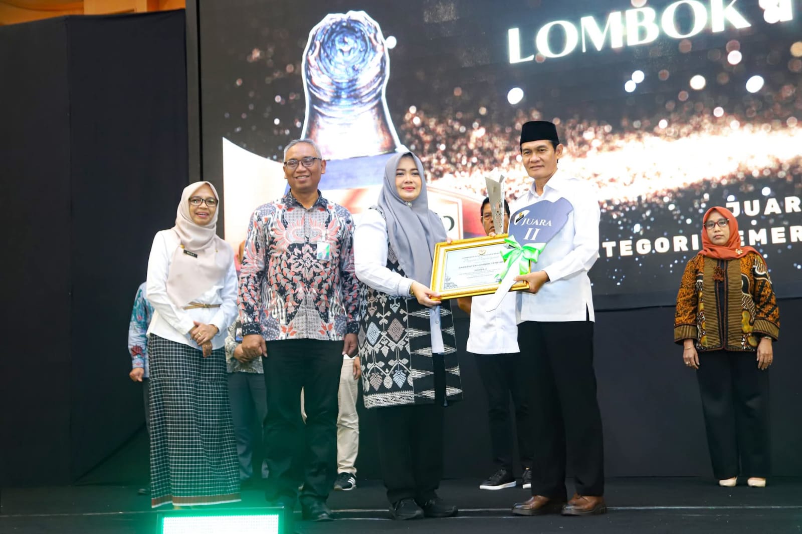 Pemda Lombok Tengah Terima Penghargaan Paritrana Award 2025 Pemda Lombok Tengah Terima Penghargaan Paritrana Award 2025