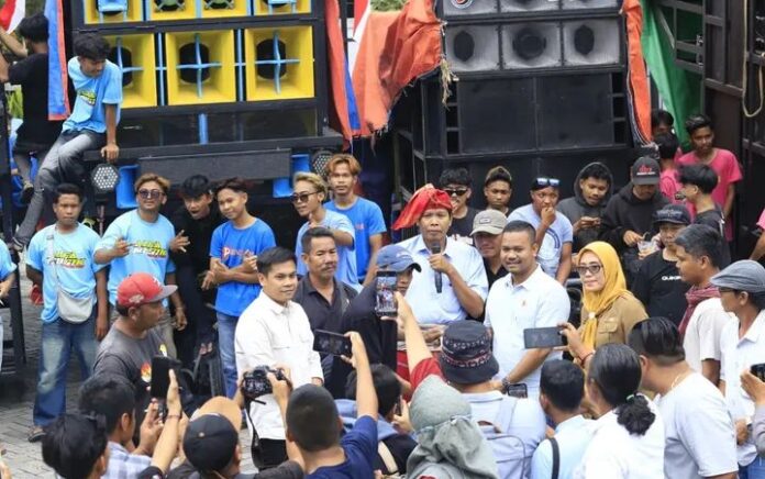 Asosiasi Kecimol NTB Gelar Aksi Demonstrasi di DPRD Lombok Tengah 