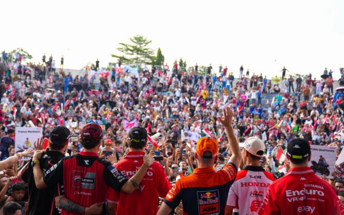 Warga Lombok Antusias Ramaikan Parade Riders MotoGP 2025