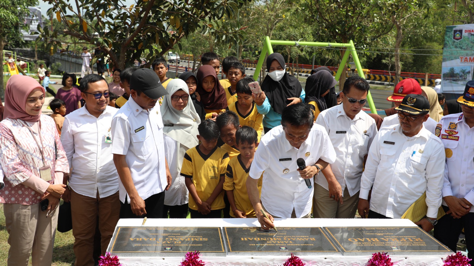 Bupati Pathul Bahri Resmikan Tiga Ruang Publik Baru di Lombok Tengah