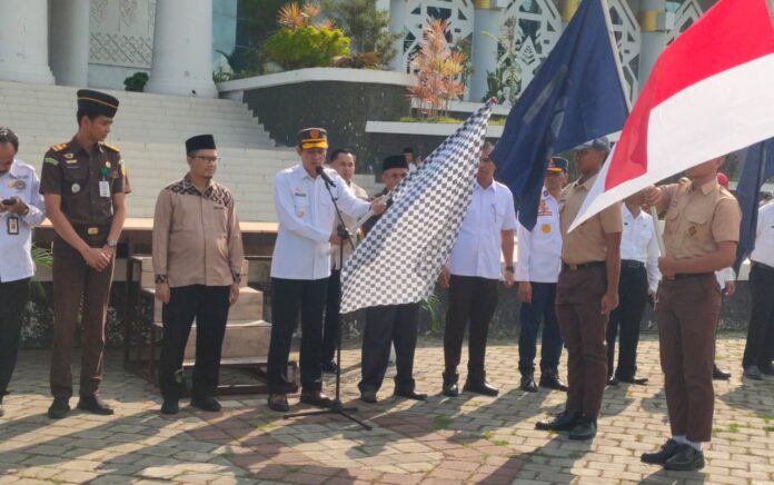 Wakil Bupati Lepas Kirab Pataka HUT Ke-80 Lombok Tengah