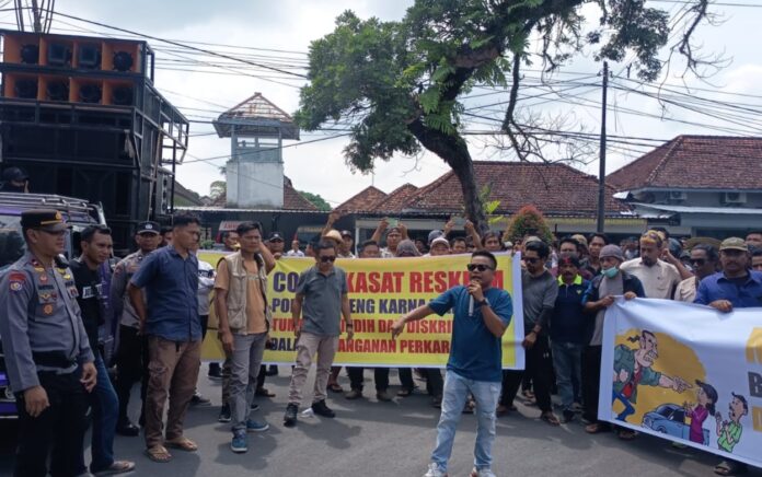 Masyarakat Lombok Tengah Minta Polisi Tindak Tegas Preman Berkedok Debtcolector
