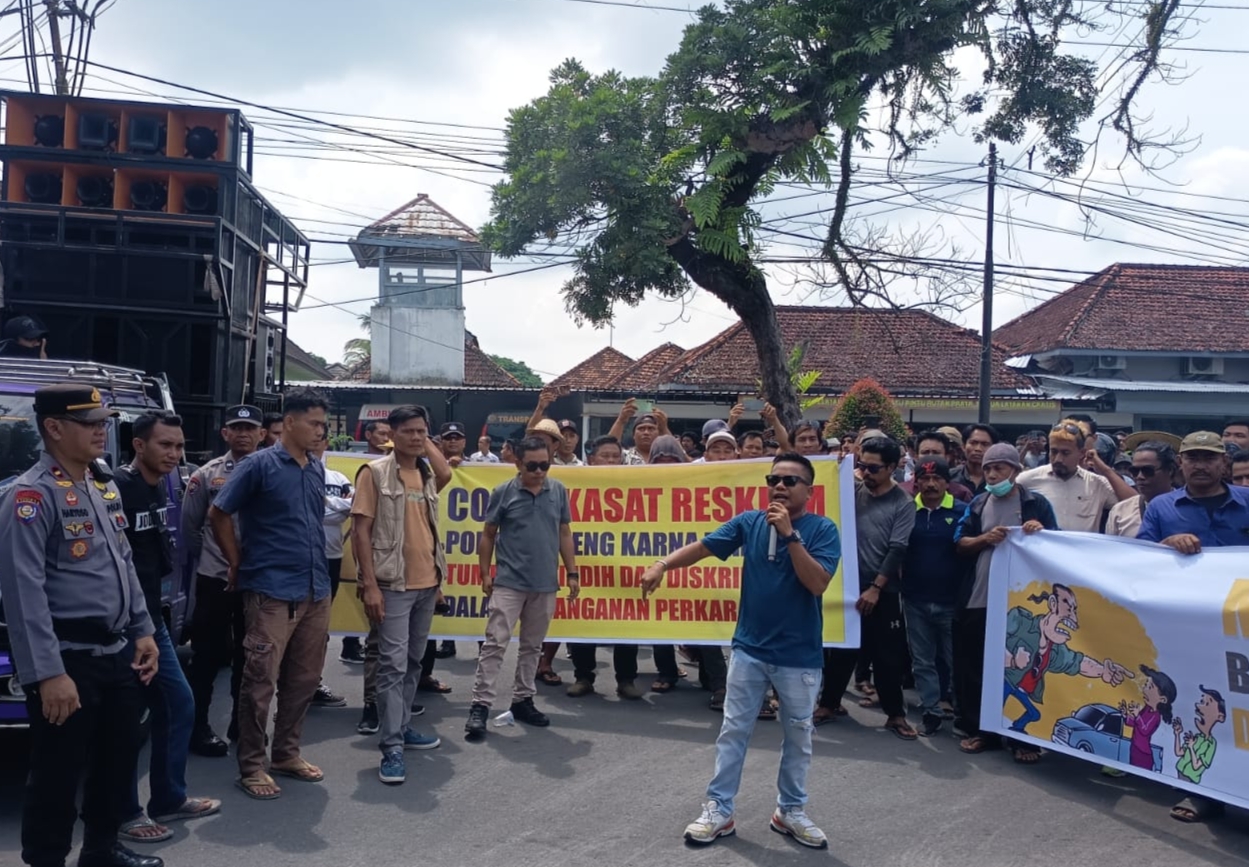 Masyarakat Lombok Tengah Minta Polisi Tindak Tegas Preman Berkedok Debtcolector Masyarakat Lombok Tengah Minta Polisi Tindak Tegas Preman Berkedok Debtcolector