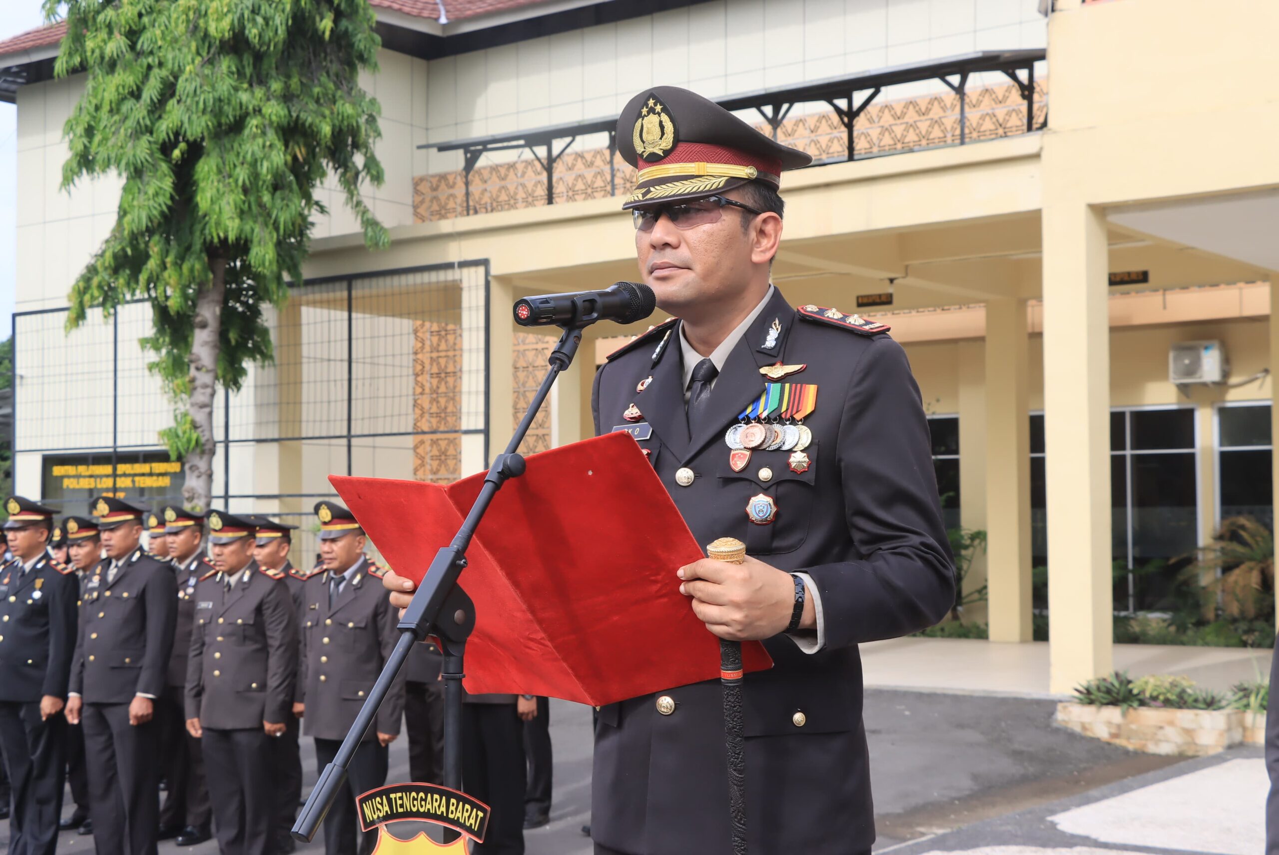 Polres Lombok Tengah Gelar Upacara Hari Pahlawan, Teladani Semangat Juang